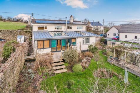 Broadhempston, Totnes 3 bed detached house for sale