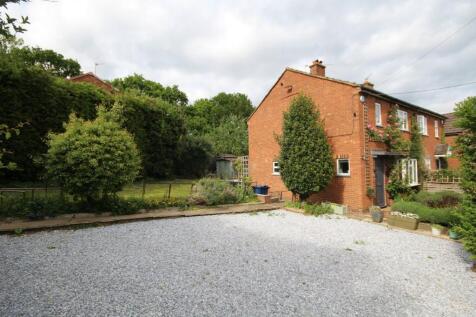 Gomms Wood Close, Beaconsfield HP9 2 bed semi