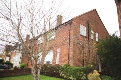 Broadwater Gardens, Harefield UB9 2 bed semi