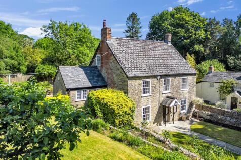 5 bedroom semi-detached house for sale