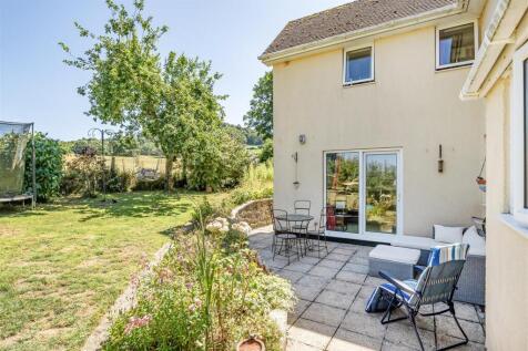 4 bedroom semi-detached house for sale