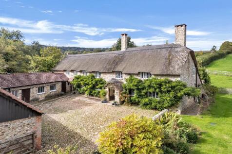 6 bedroom detached house for sale