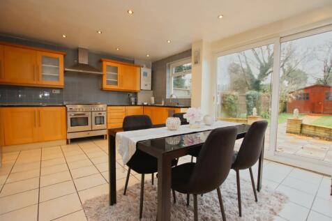 Stanborough Avenue, Borehamwood 4 bed end of terrace house for sale