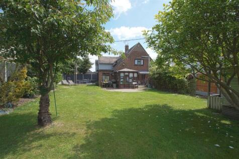 Brabner Gardens, Billericay CM11 4 bed semi