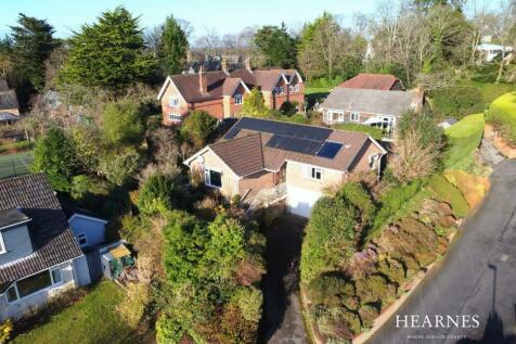 Yew Tree Close, Wimborne, Dorset... 3 bed detached bungalow for sale