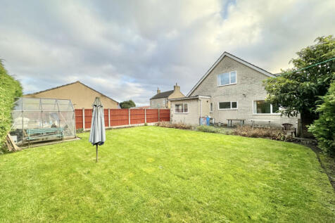 Selby Road, Garforth 4 bed detached house for sale