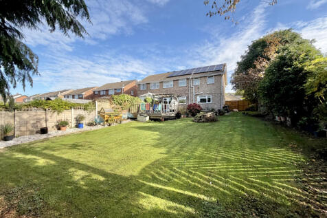 4 bedroom semi-detached house for sale
