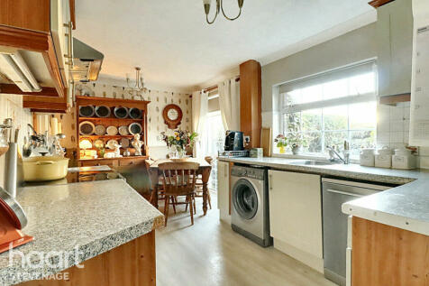 Bernhardt Crescent, Stevenage 3 bed terraced house for sale