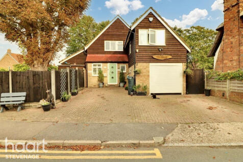 Coppice Mead, Hitchin 4 bed detached house for sale