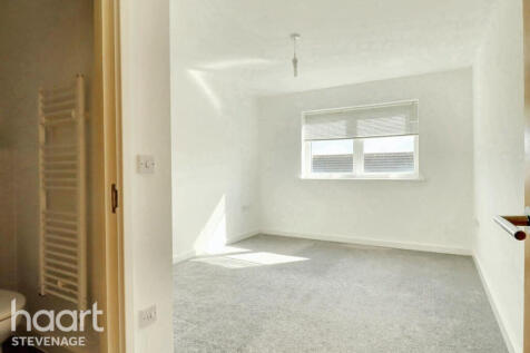 Admiral Drive, Stevenage 2 bed apartment for sale