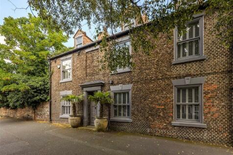 5 bedroom end of terrace house for sale