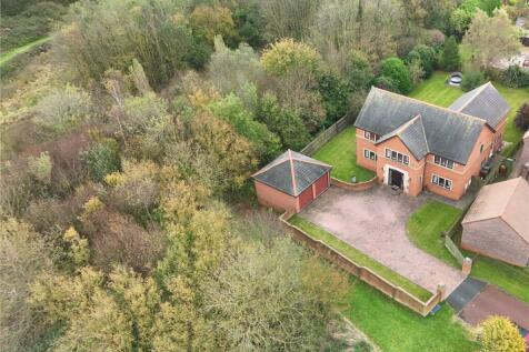 5 bedroom detached house for sale