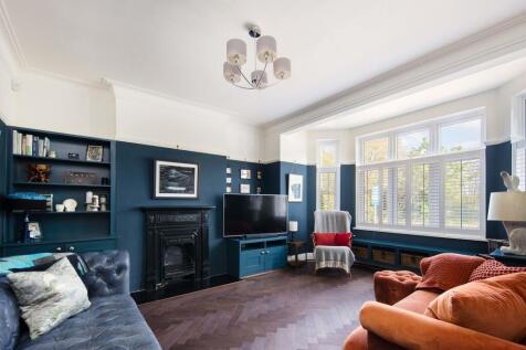 5 bedroom semi-detached house for sale