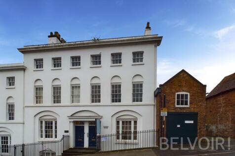 6 bedroom town house for sale