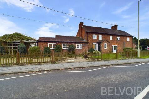 2 bedroom semi-detached house for sale