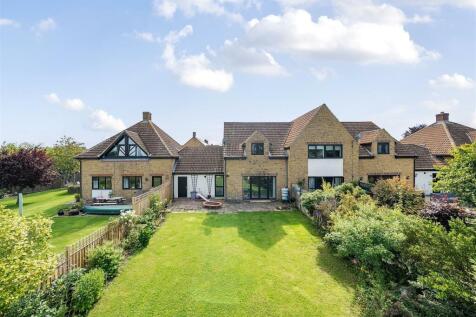 Halletts Orchard, Tintinhull, Yeovil 3 bed terraced house for sale