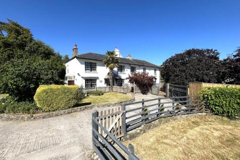 6 bedroom detached house for sale