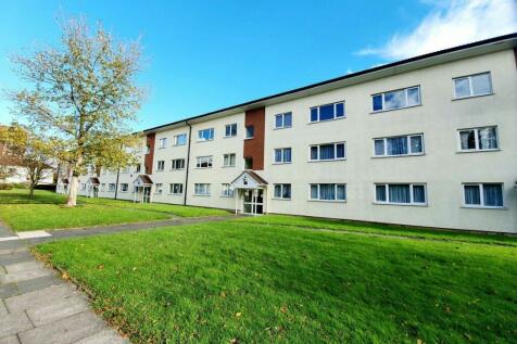 Byron Way, Northolt, Middlesex, UB5 2 bed flat for sale