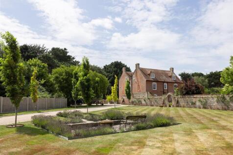 6 bedroom detached house for sale