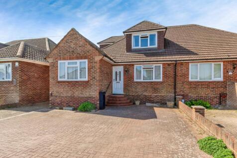 Ayebridges Avenue, Surrey TW20 4 bed bungalow for sale