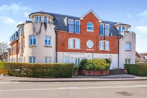 Station Road, Surrey TW20 1 bed flat for sale