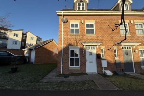 3 bedroom town house for sale
