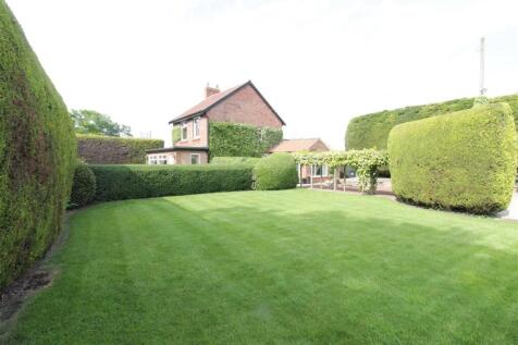 Hurworth Moor, Darlington 3 bed cottage for sale