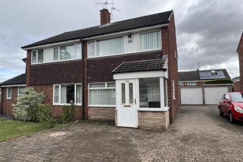 3 bedroom semi-detached house for sale
