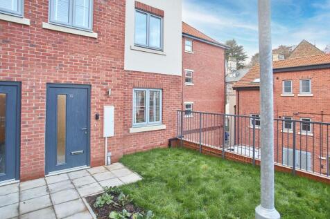 3 bedroom end of terrace house for sale