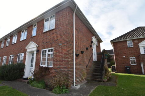 White Ladies Close, Havant PO9 2 bed flat for sale