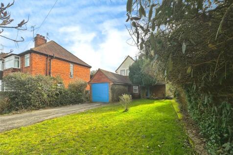 Old Bath Road, Charvil, Reading 3 bed detached house for sale