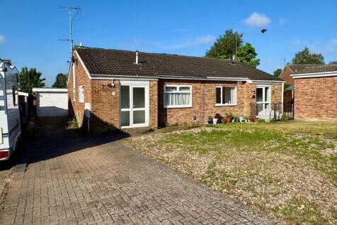 2 bedroom semi-detached bungalow for sale