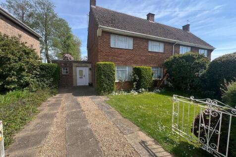 Manor Road, Rothwell, Kettering 3 bed semi