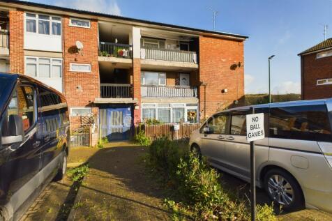 Stonewood, Dartford DA2 2 bed apartment for sale