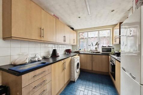 Braemar Road, London E13 3 bed terraced house for sale