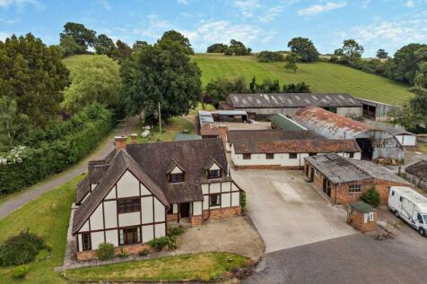 4 bedroom equestrian property for sale