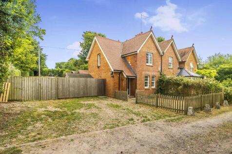2 bedroom semi-detached house for sale