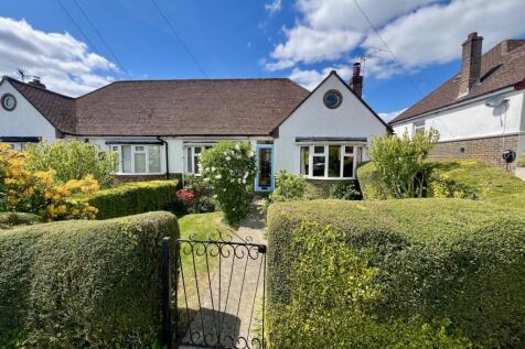 Vale Road, Haywards Heath, RH16 2 bed bungalow for sale