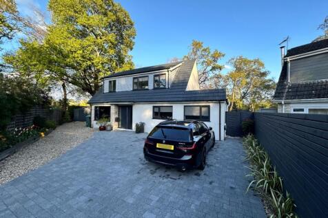 Dell Close, Broadstone BH18 4 bed detached house for sale