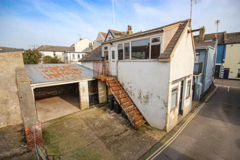 2 bedroom detached house for sale