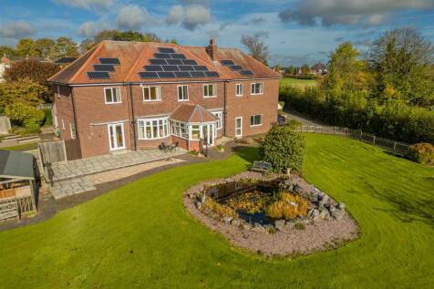 5 bedroom detached house for sale