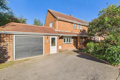 St. Michael Road, Lichfield 3 bed semi