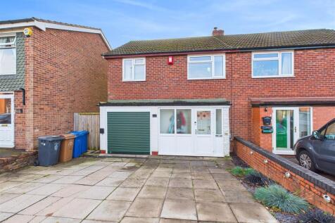 Ferndale Road, Lichfield, Lichfield 3 bed semi