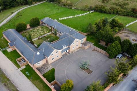 8 bedroom detached house for sale