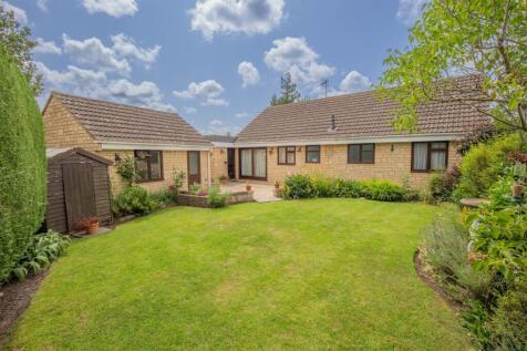 Tetbury Hill, Malmesbury, SN16 3 bed detached bungalow for sale
