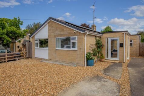 Milbourne Park, Milbourne, SN16 3 bed detached bungalow for sale