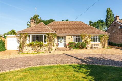 The Avenue, Bletsoe, Bedfordshire, MK44 4 bed bungalow for sale