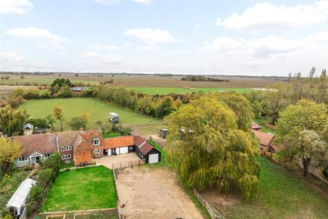 Cross End, Thurleigh, Bedfordshire, MK44 3 bed equestrian property for sale