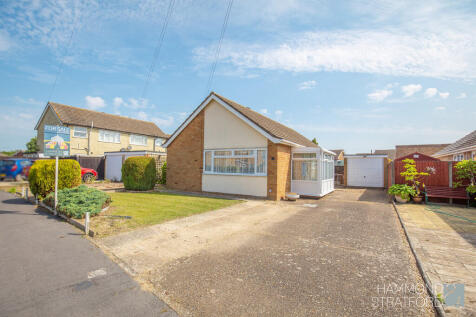 Arlington Gardens, Attleborough 3 bed detached bungalow for sale