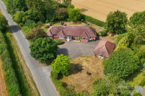 The Turnpike, Bunwell 4 bed chalet for sale